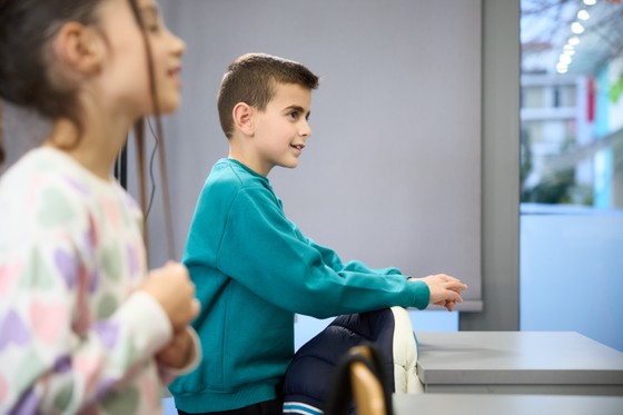 Μαθητές στην τάξη την ώρα μαθήματος αγγλικών