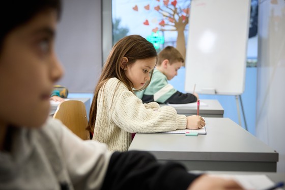 Μαθητές στην τάξη την ώρα μαθήματος αγγλικών